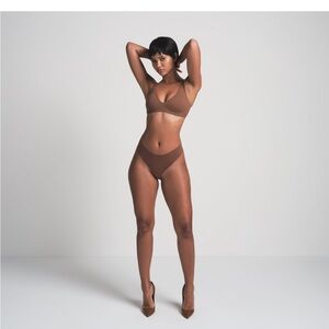 SKIMS Naked Dipped Thong | Jasper | L